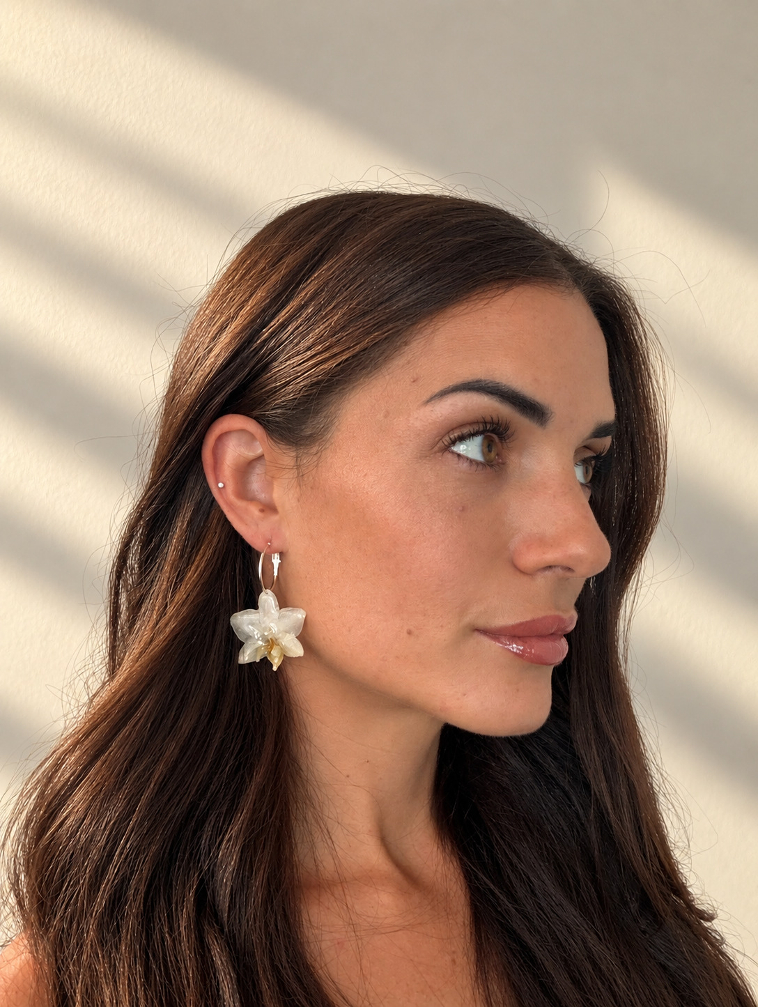 Aritos de orquídea mini blanca